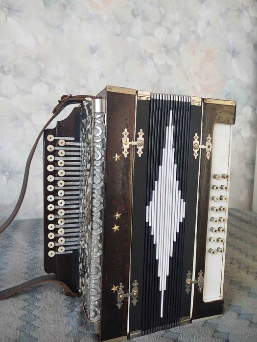Продам майстрову гармонь в гарному стані!