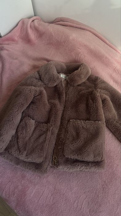Kurtka H&M z imitacji futra 110/116