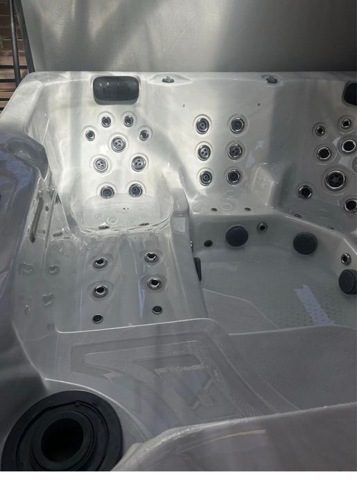 Jacuzzi amerykańskie Balboa z pompą ciepła.