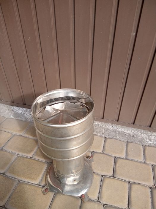 Deflektor nasada kominowa