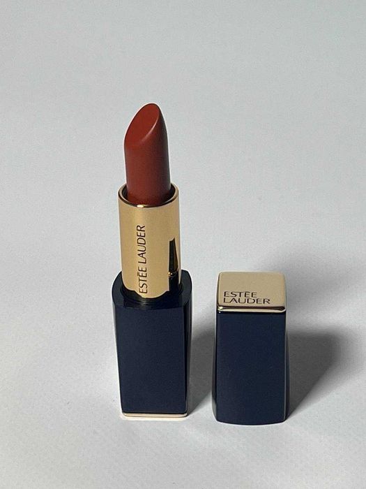 Матова помада Estee Lauder Pure Color