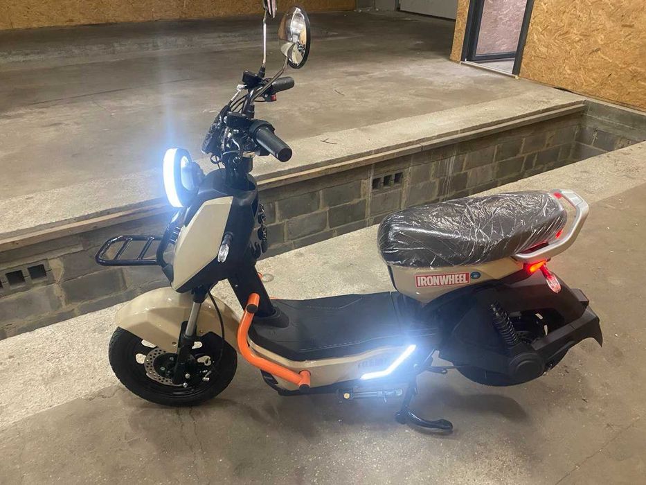 Електроскутер IDemo IRONWHEEL PRO BB120-LFP