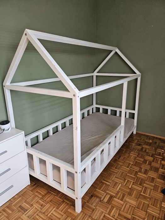 Łóżeczko domek  białe