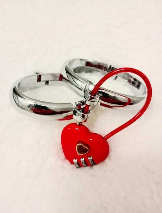 Super mocne stalowe kajdanki + kłódka serce na pin