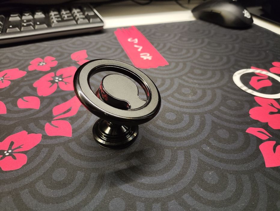 Uchwyt samochodowy na telefon magsafe