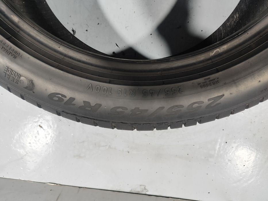 2 pneus semi novos 255-45R19 Pirelli - Oferta dos Portes r