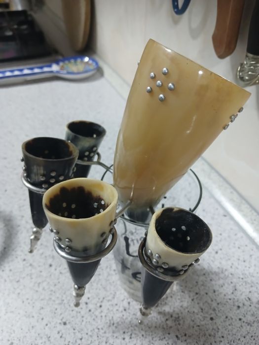 Набір чарок з натуральних рогів