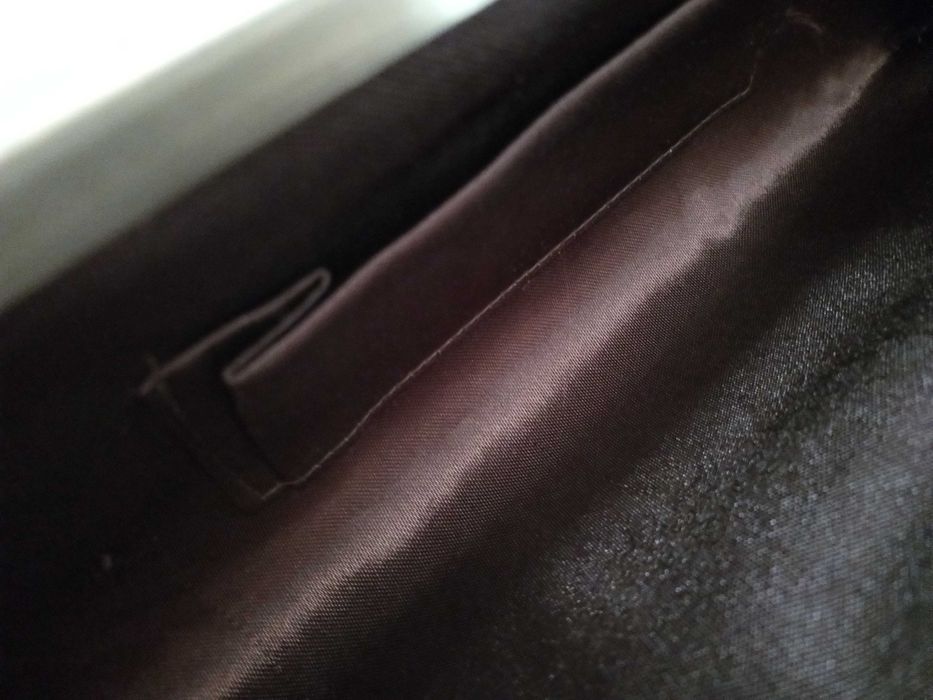 Satynowa torebka kopertówka