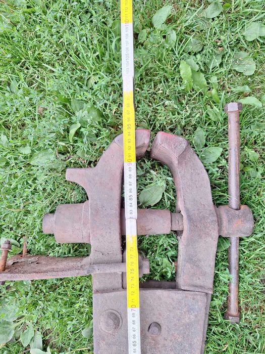 Stare imadło kowalskie.