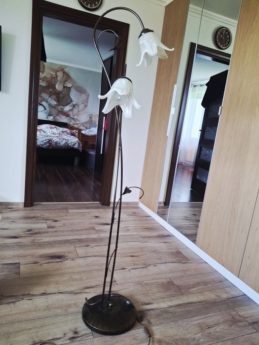 Lampa stojąca metalowa kuta
