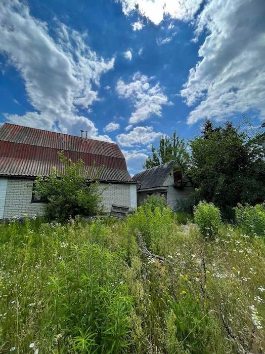 Продаж будинку з великою двофасадною ділянкою 24 сотки в центрі Бобриці. Без комісії для покупця