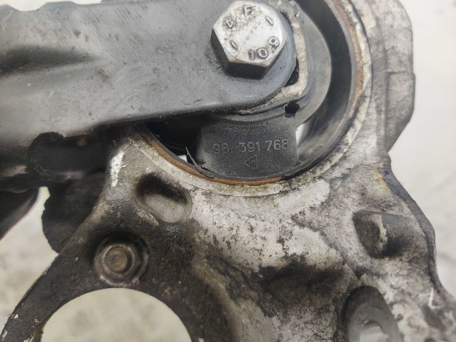 Peugeot 307 2.0 HDI Podpora Półosi Przedniej Poduszka Silnika