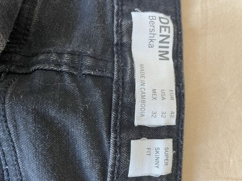 Calcas de ganga em preto