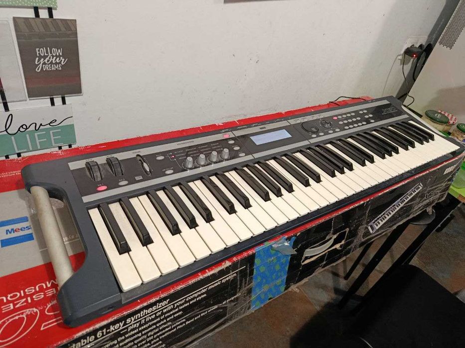 Sprzedam KORG X50. Syntezator jest w dobrym stanie.