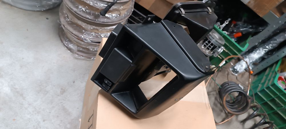 Fiat 126p konsolka środkowa nawiewy FL czarna ładny stan