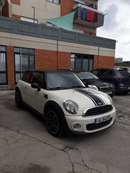 Mini cooper one .