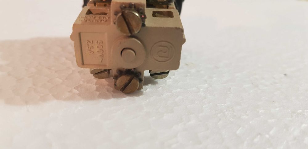 Przycisk sterowniczy START STOP z blokadą / kluczykiem 2,5A 500V