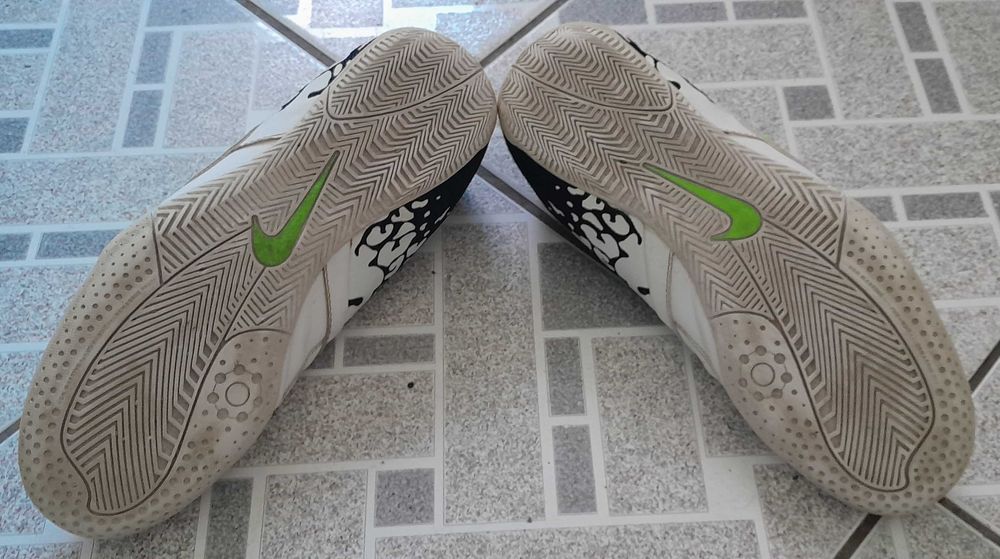 buty halowe NIKE rozm.40