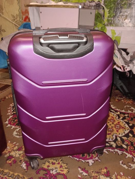 Продам валізу 1000