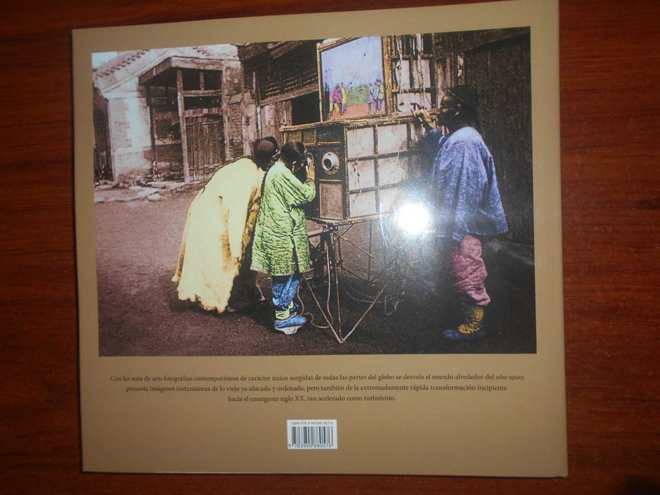 Interessantíssimo livro ILUSTRADO: "El Mundo Alrededor de 1900". 2016.