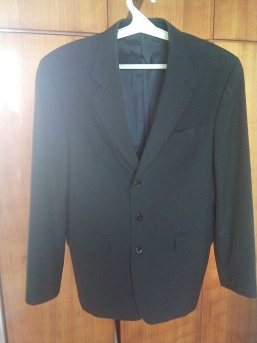 Костюм мужской,размер 52,100%шерсть,чёрного цвета.