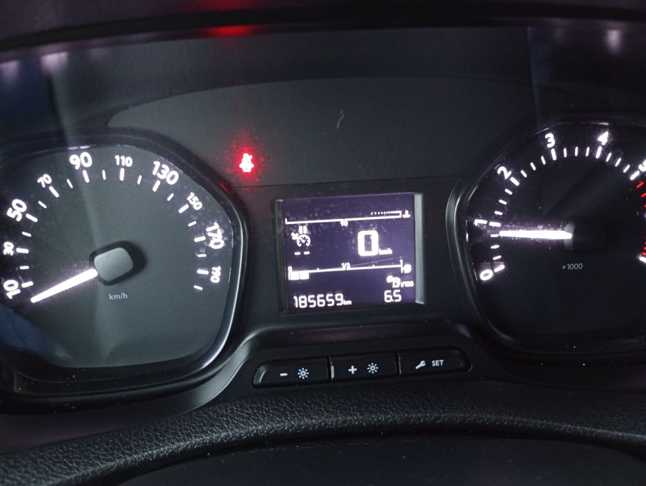 Opel Vivaro Peugeot Toyota 2.0 CDTI 140 koni