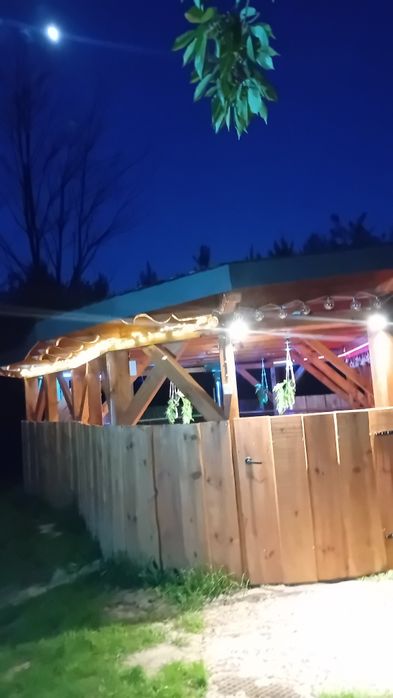 Domek z balią i salą na imprezy i przyjęcia