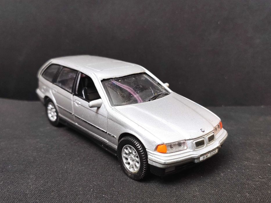 Модель авто BMW 325i Touring 1.32 Hongwell