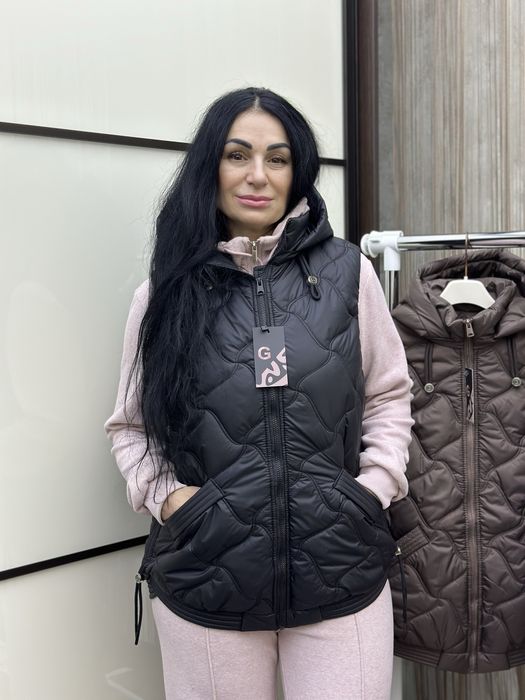 Жіноча стьобана жилетка | жилетка з капюшоном | опт/роздріб