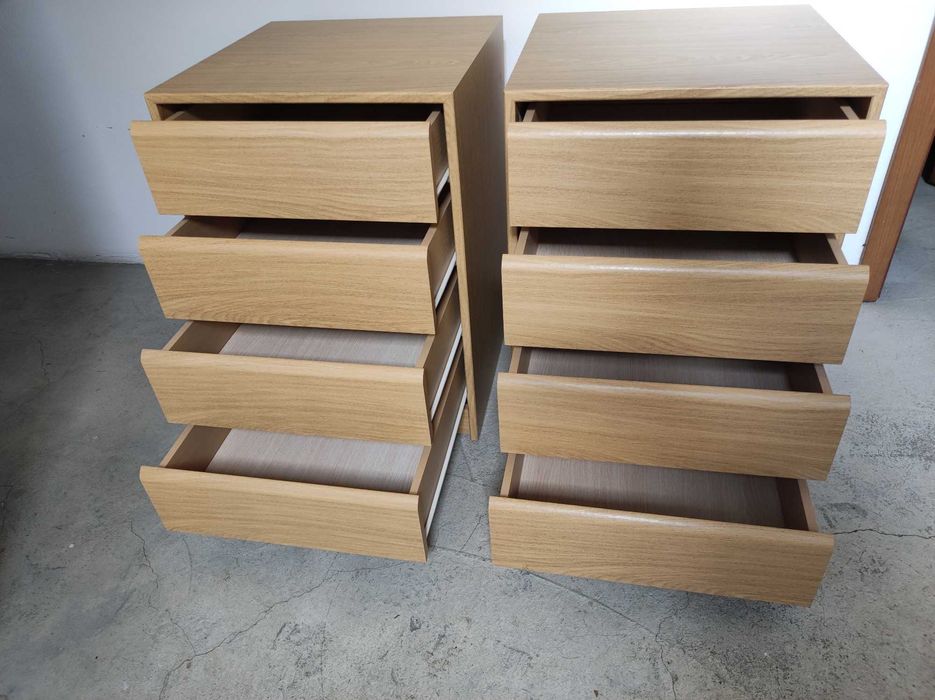 Conjunto de dois moveis com quatro gavetas