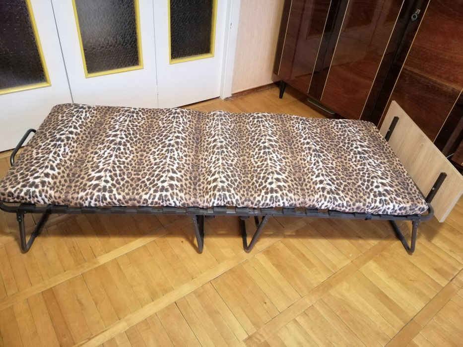 Розкладне ліжко з матрацом. Розкладачка на ламелях з матрацом