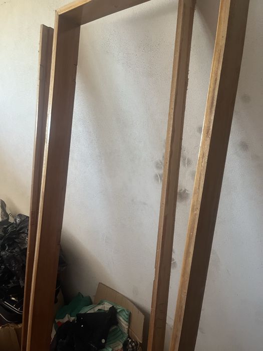 2 portas com vidro fosco.
