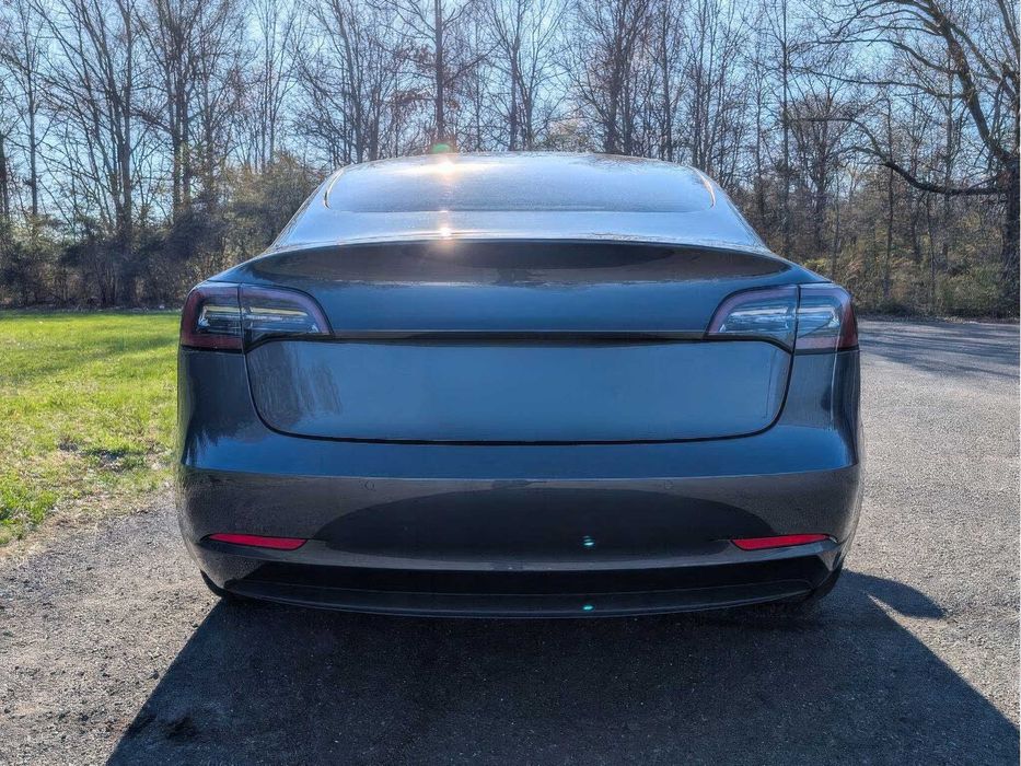 Tesla Model 3      2022
