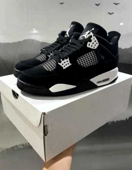 Jordan 4 Retro White Thunder R.40
