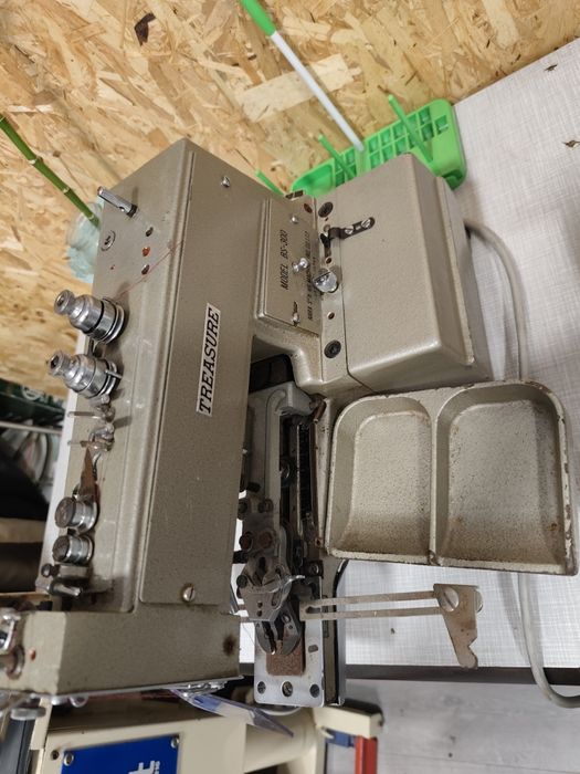Máquina de casear e máquina de pregar botões