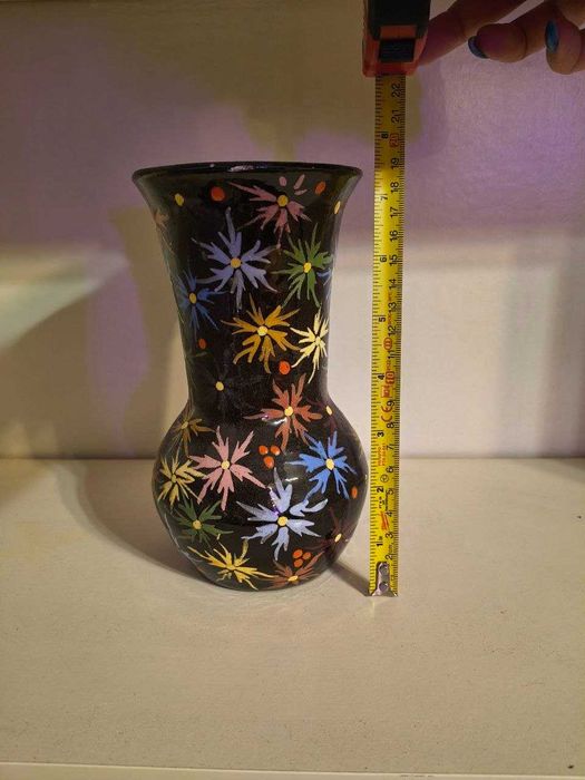 Ręcznie wykonany czarny wazon ceramiczny