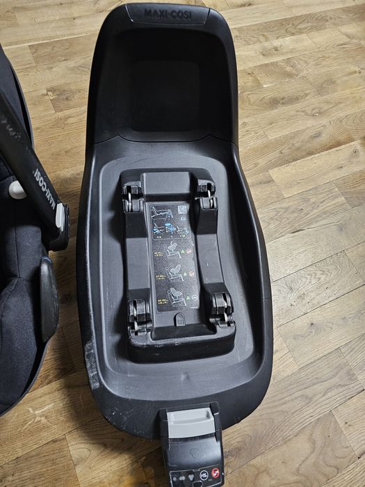 Sprzedam fotelik Maxi-Cosi Pebble Plus z bazą 2wayFix.