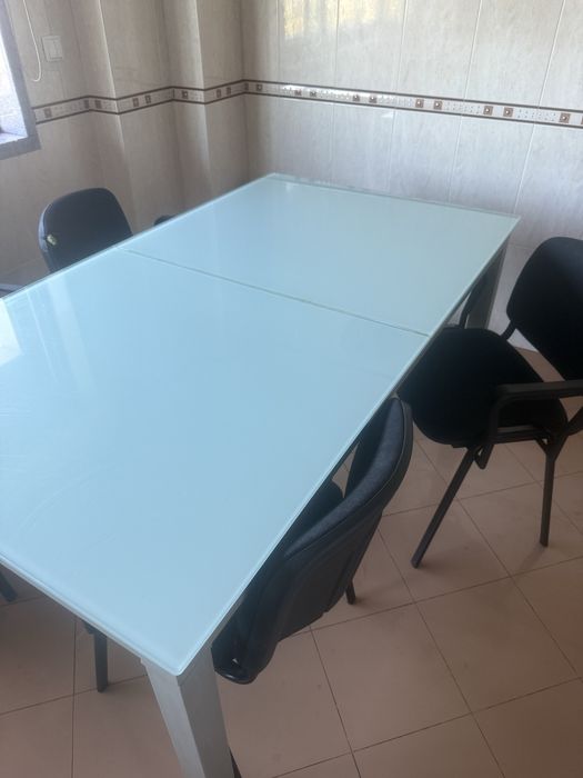Mesa extensivel com tampo de vidro