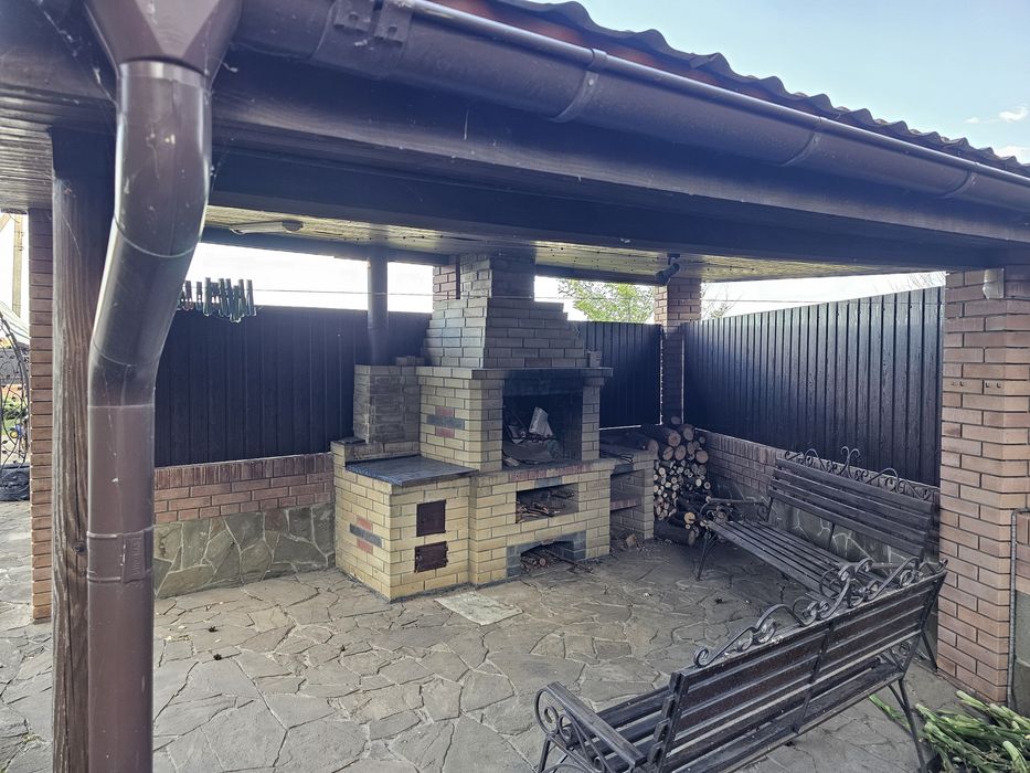 Будинок зі зрубу+гостьовий будинок,15 соток