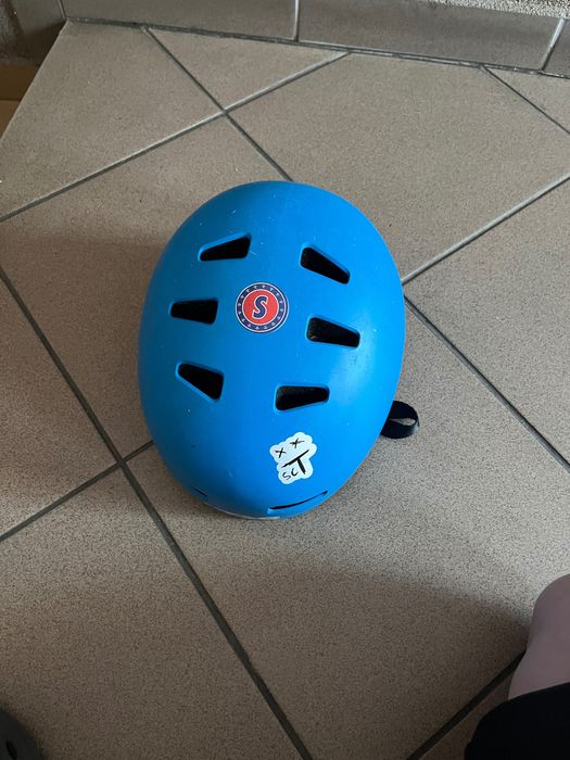 Kask tsg na hulajnoge lub rower