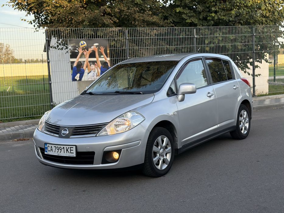Nissan Tiida.