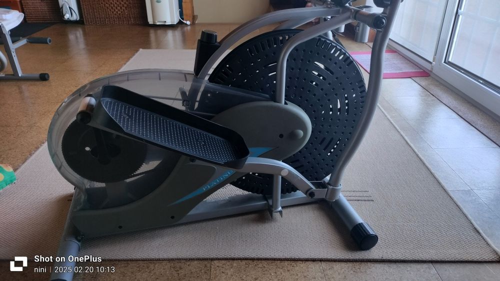 Bicicleta elíptica + mesa de abdominais