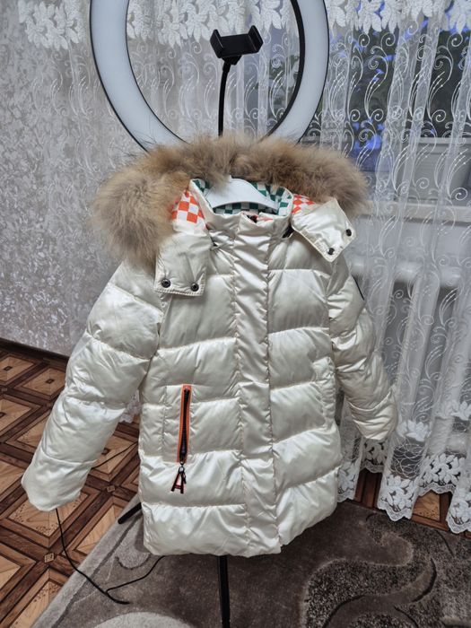 Продам зимову куртку для дівчинки 110-116