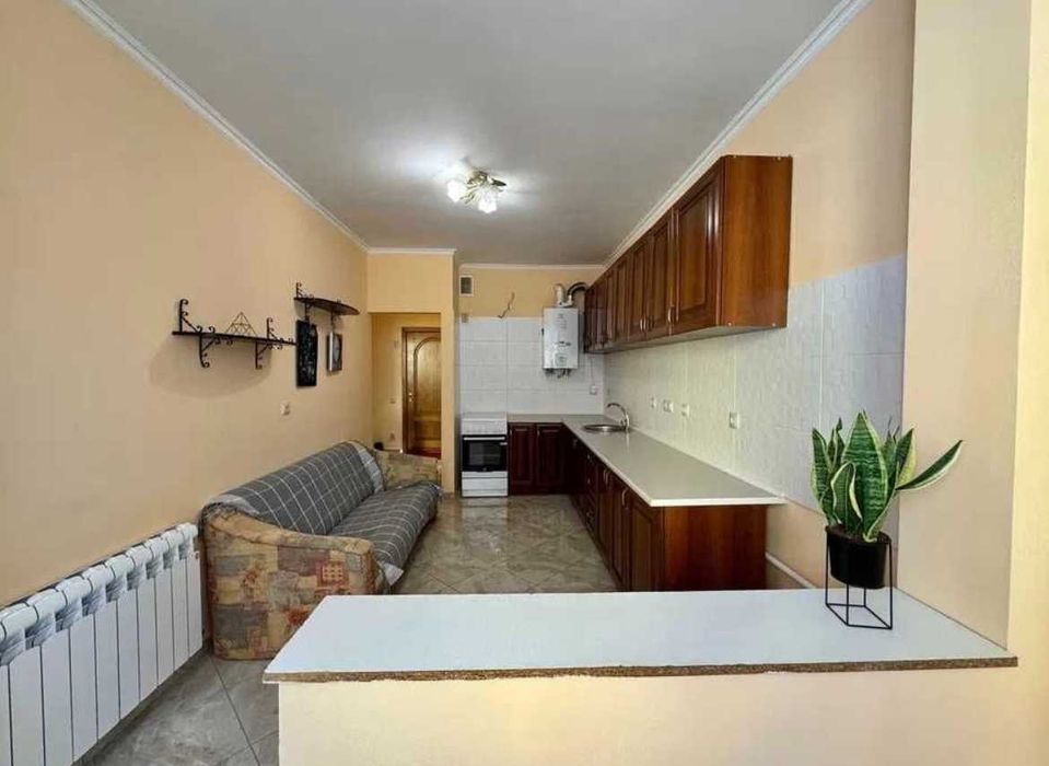 Простора квартира з меблями, технікою біля парку МАМА. Кухня 15.6м