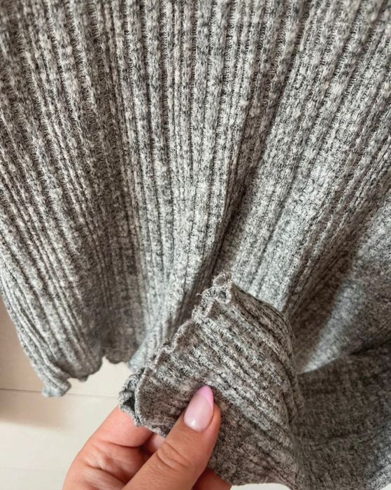 szary dopasowany sweterek New Yorker rozmiar M 38