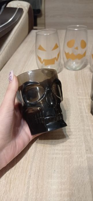 Plastikowe kubki czaszki