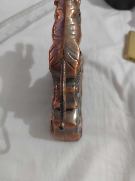 Isqueiro de metal com tigre de Bengala 17 centímetros