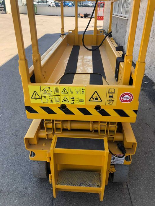 Plataformas Elevatória Tesoura Elétrica 6 mts