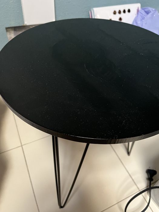Mesa preta de 3 pes