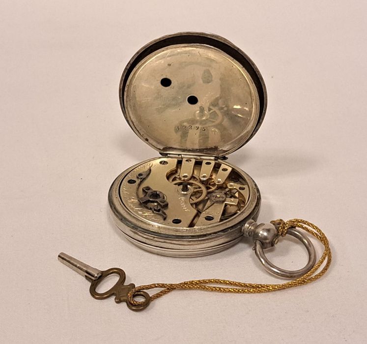 Relógio de bolso antigo c/chaves